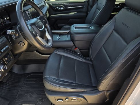 Used 2023 GMC Yukon Denali w/ Denali Reserve Package RWD image 26