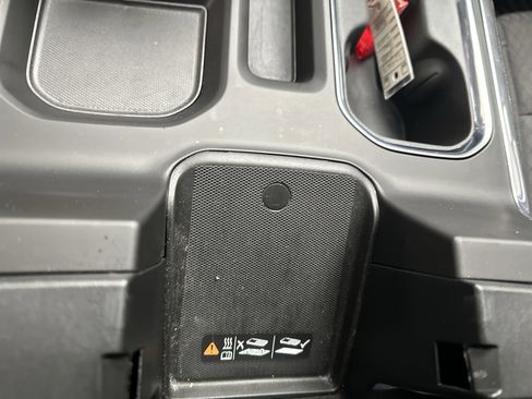 Used 2025 GMC Sierra 1500 Elevation image 41