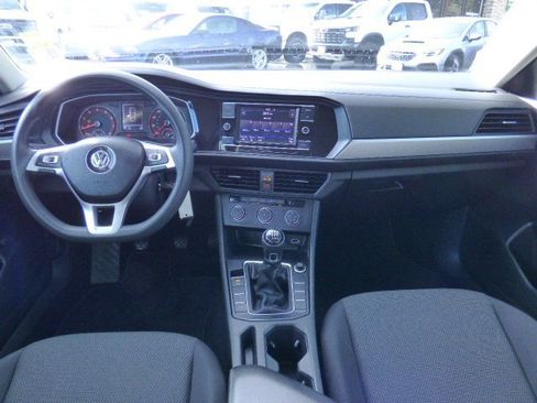 Used 2019 Volkswagen Jetta S image 2