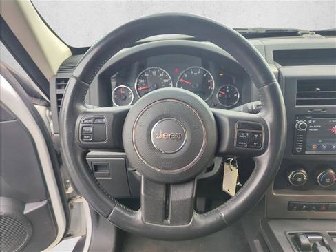 Used 2012 Jeep Liberty Sport image 11
