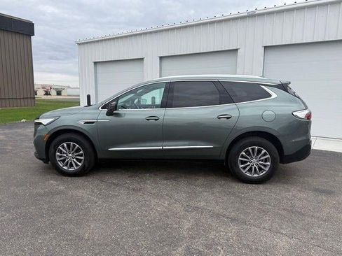 Used 2023 Buick Enclave Essence w/ LPO, Black Accent Package image 9