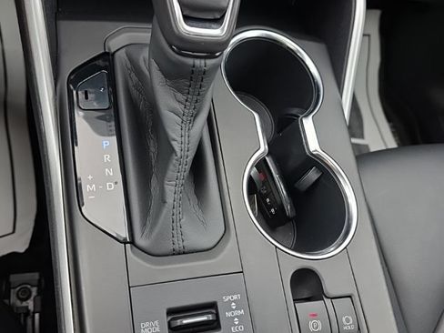 Certified 2020 Toyota Highlander XLE AWD/4WD image 21