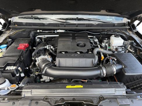 Used 2025 Nissan Frontier SV AWD/4WD image 29