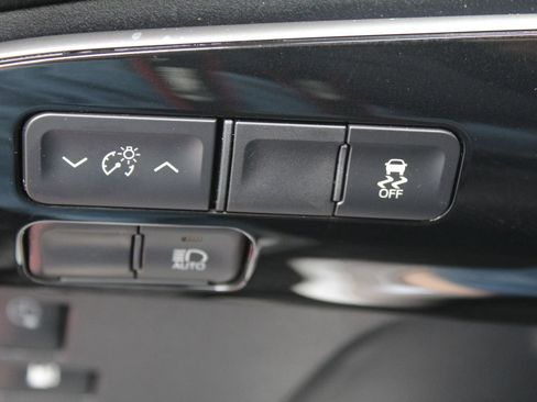 Used 2020 Toyota Prius Prime LE FWD image 27