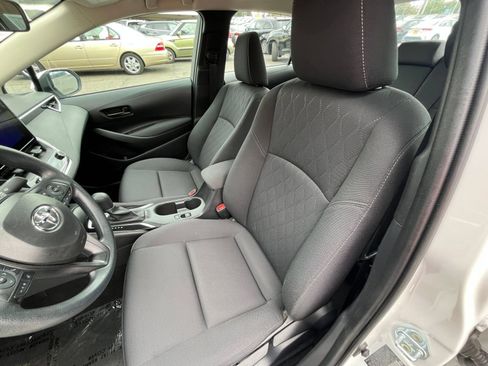 Used 2025 Toyota Corolla LE FWD image 31