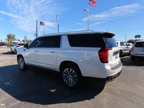 Used 2022 GMC Yukon XL Denali image 17