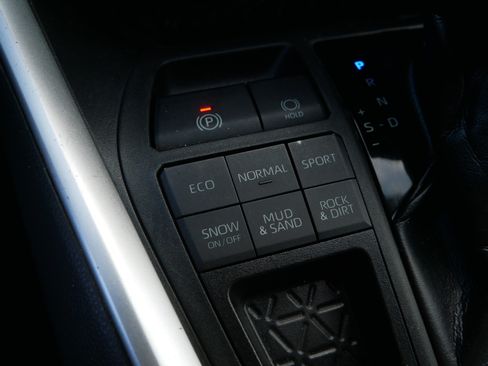 Used 2019 Toyota RAV4 LE image 28