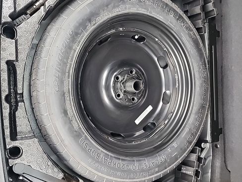 Used 2022 Volkswagen Tiguan SE R-Line image 28