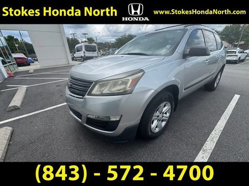 Used 2015 Chevrolet Traverse LS FWD image 1