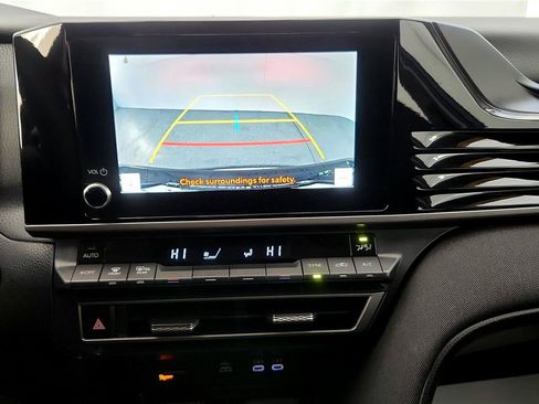 Used 2025 Toyota Camry LE image 31