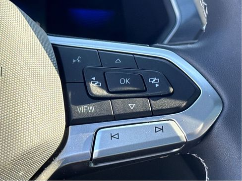 Used 2023 Volkswagen Tiguan SE image 16