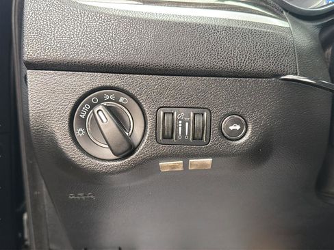 Used 2016 Chrysler 300 Limited image 28