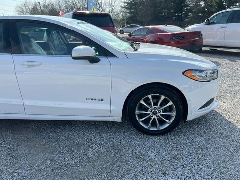 Used 2017 Ford Fusion SE FWD image 10