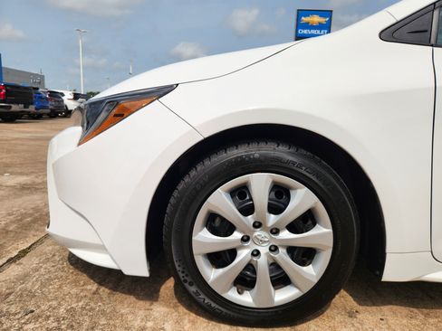 Used 2024 Toyota Corolla LE FWD image 9