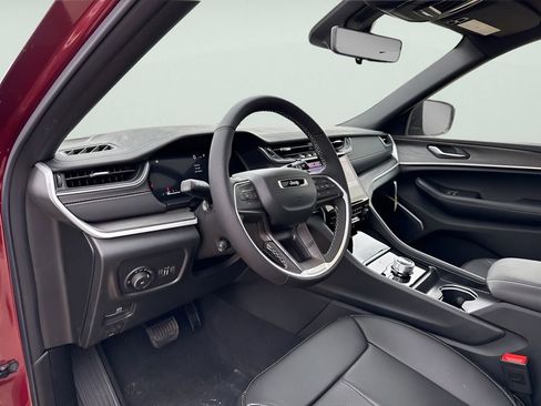 New 2025 Jeep Grand Cherokee L Limited w/ Luxury Tech Group II image 33