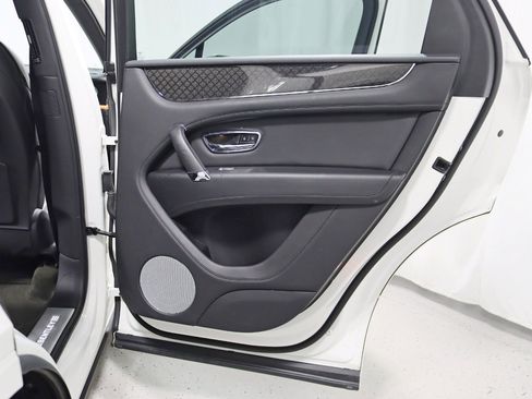 Used 2020 Bentley Bentayga Design Series AWD/4WD image 38