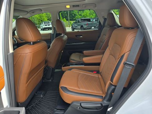Used 2025 Nissan Pathfinder Platinum AWD/4WD image 9