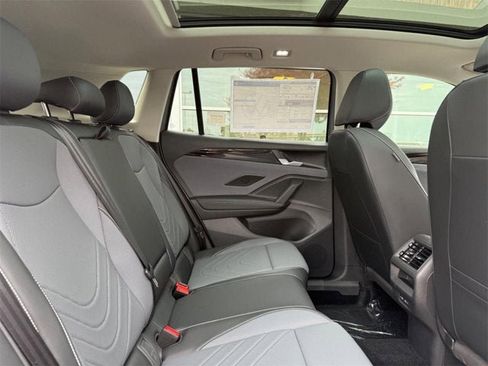 New 2026 Volkswagen Tiguan SE image 5