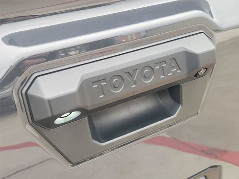 Used 2025 Toyota Tacoma 4x4 Double Cab Hybrid image 28