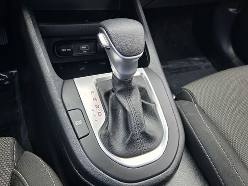 Used 2024 Kia Forte LXS w/ LXS Technology Package FWD image 17