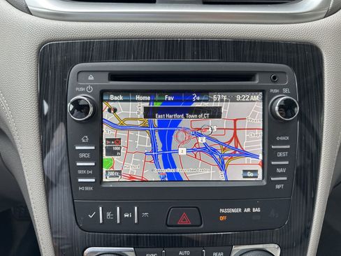 Used 2017 Chevrolet Traverse LT image 27