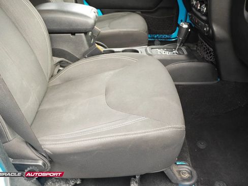 Used 2017 Jeep Wrangler Unlimited Rubicon w/ Max Tow Package image 32