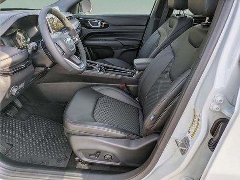 New 2026 Jeep Compass Latitude w/ Sun and Sound Group image 21