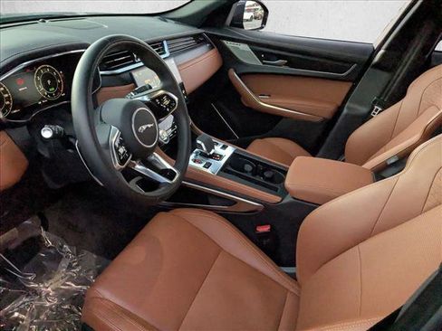 Used 2024 Jaguar F-PACE R-Dynamic S image 10