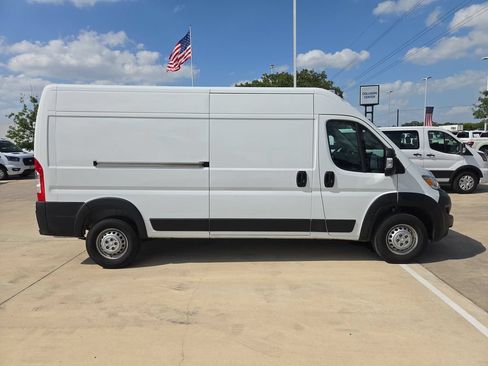 Used 2026 RAM ProMaster 2500 w/ Convenience Group FWD image 9