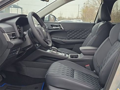 New 2025 Mitsubishi Outlander SEL image 12