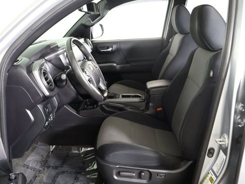 Used 2022 Toyota Tacoma TRD Sport w/ Technology Package image 28