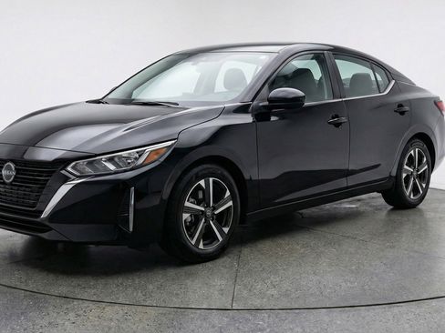 Used 2025 Nissan Sentra SV image 3