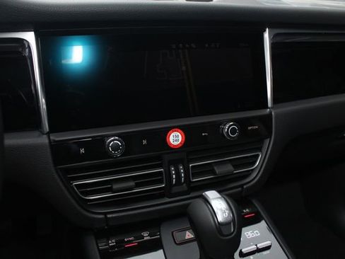 New 2026 Porsche Macan image 17