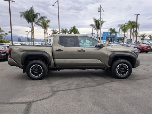 Used 2024 Toyota Tacoma TRD Off-Road image 4