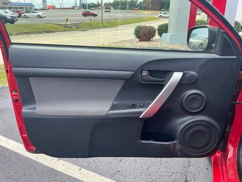 Used 2015 Scion tC FWD image 21