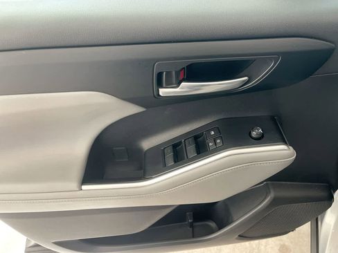 Used 2023 Toyota Highlander XLE image 13