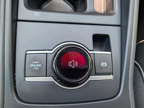 Certified 2025 Volkswagen Tiguan SE AWD/4WD image 32