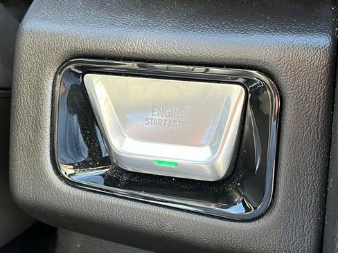 Used 2025 GMC Yukon XL Denali AWD/4WD image 31