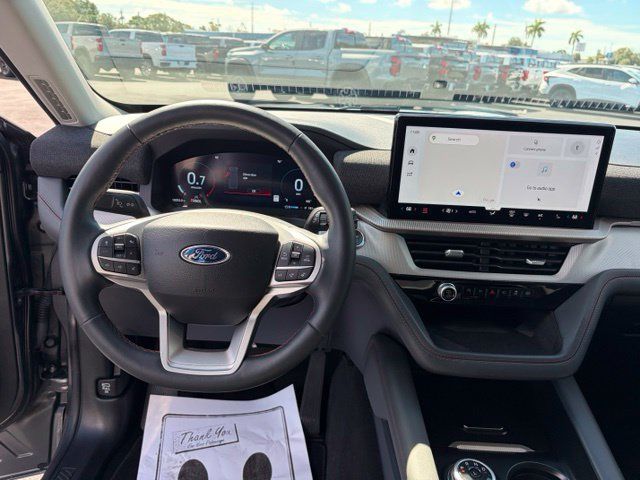 Used 2025 Ford Explorer Active w/ Active Comfort Package RWD image 18