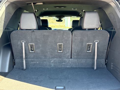 Used 2023 Chevrolet Traverse RS image 17