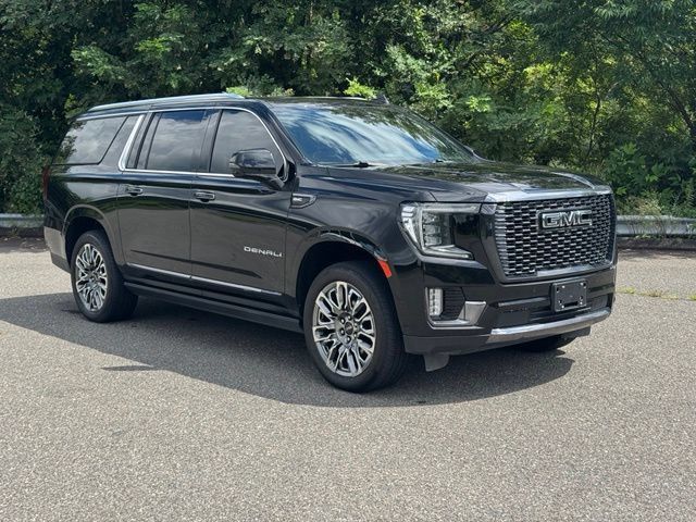 Used 2023 GMC Yukon XL Denali Ultimate AWD/4WD image 10
