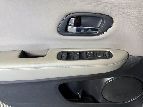 Used 2017 Honda HR-V LX image 21