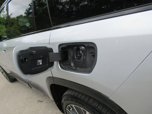 Used 2025 Jeep Wagoneer S Limited image 9