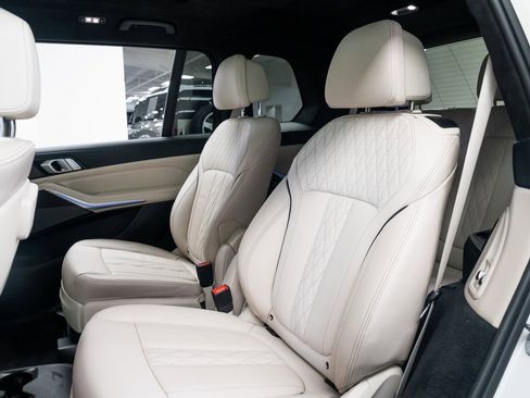 Used 2021 BMW X7 xDrive40i w/ M Sport Package image 21