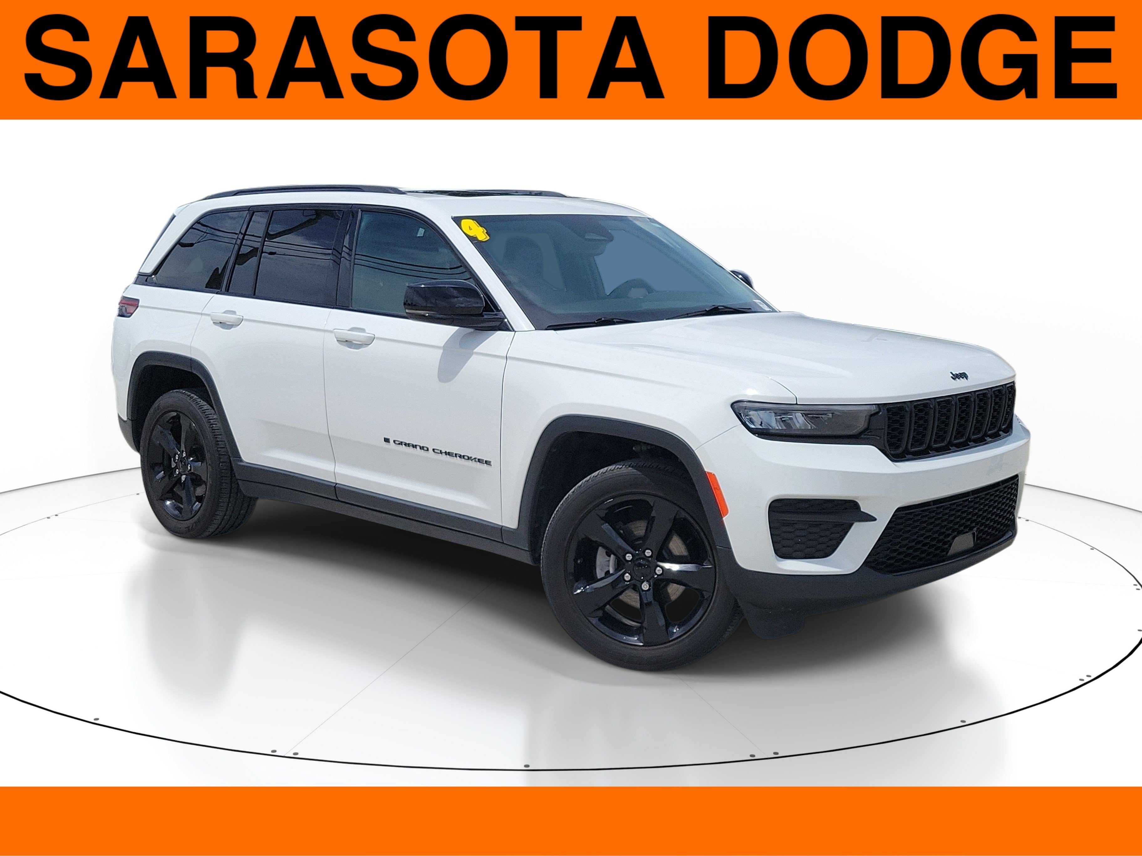 Used 2024 Jeep Grand Cherokee Altitude RWD image 1