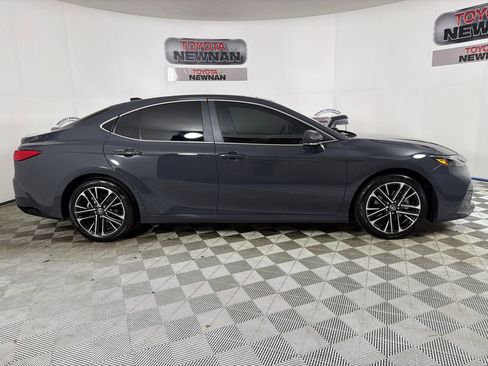 Used 2025 Toyota Camry XLE image 3