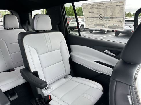 New 2026 Chevrolet Traverse High Country FWD image 14