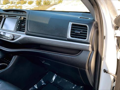 Used 2019 Toyota Highlander Limited image 19
