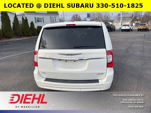 Used 2012 Chrysler Town & Country Limited w/ Luxury Group image 3