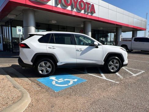 Used 2022 Toyota RAV4 XLE image 6